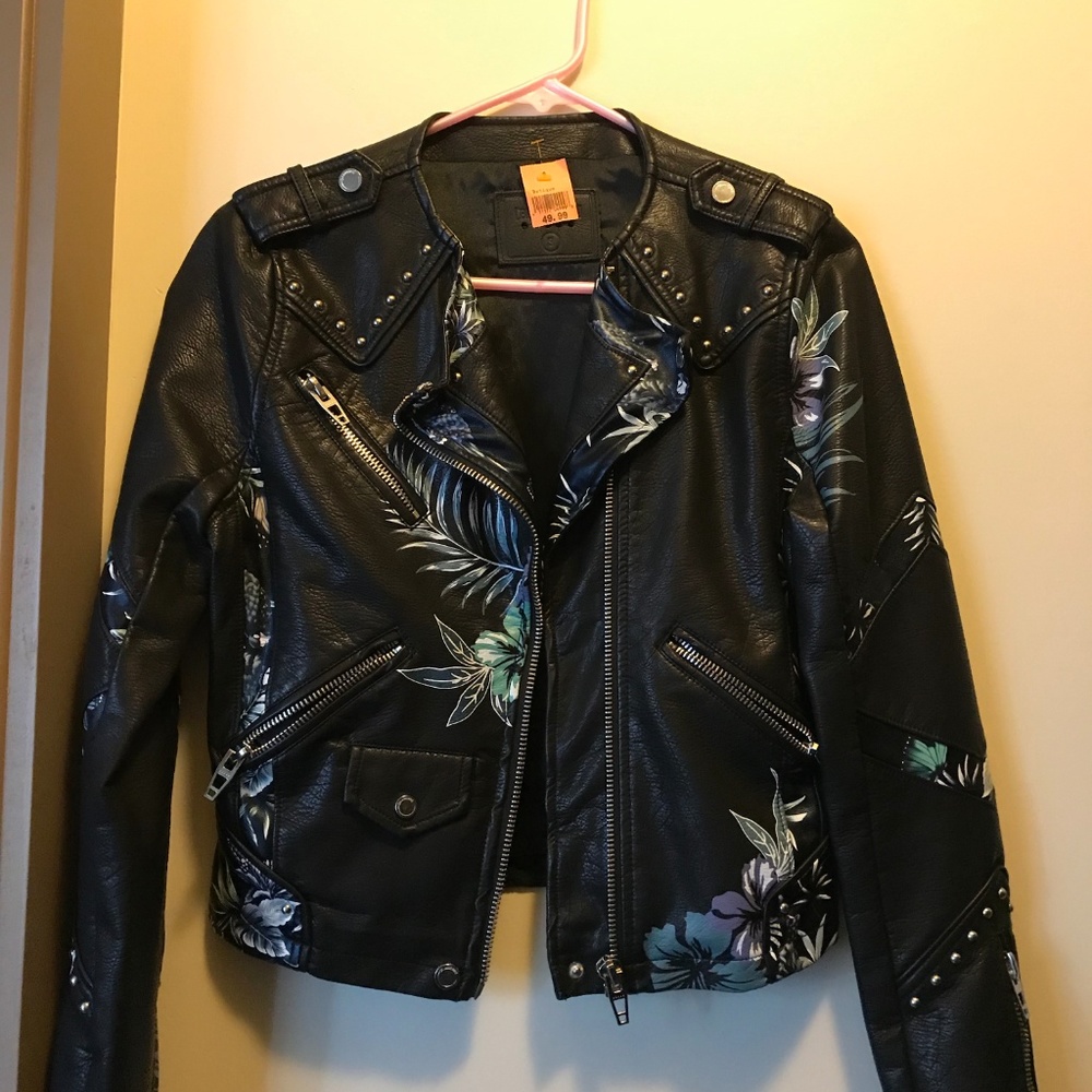 Leather jacket w/ pattern print